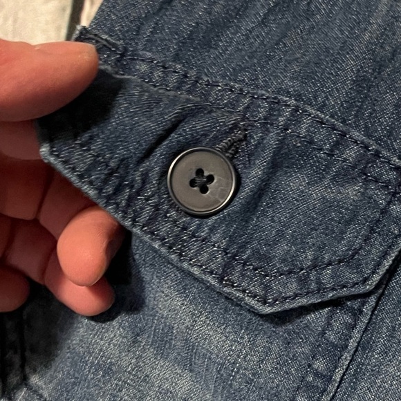 𝅺tommy Hilfiger 2-Pocket  Front Button Blue Denim Skirt size 6 - Picture 4 of 6